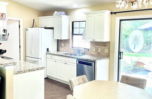 Summerfield House | Nice 2/2 house just 3 blocks from The Villages! Serene privacy with forest view!
