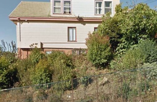 Mission Terrace House | Nice 2 bedrooms place with the huge yard and BBQ deck near Bart