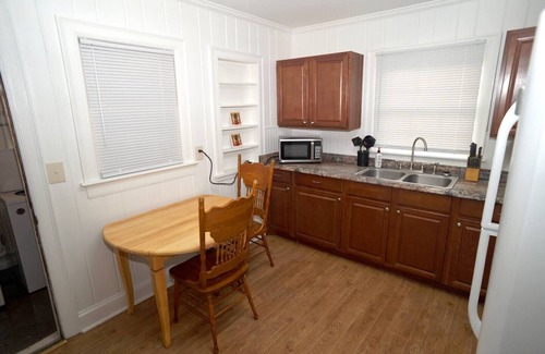 New Bern Cottage | Nice 2 BR Cottage Near Downtown WIFI and Kitchennn