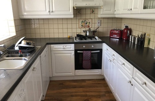 Slough House | Nice 3-Bed House in Farnham Royal Slough