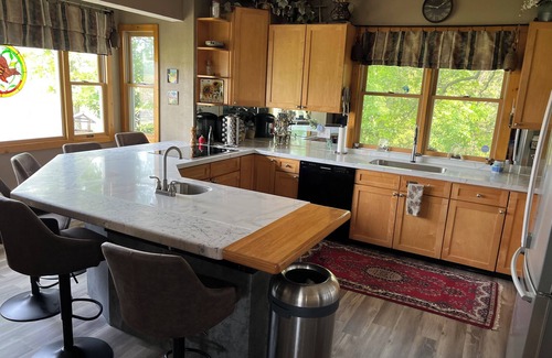 Homerville House | Nice 3-bedroom estate with AC and fireplace in charming Valley City
