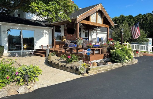Homerville House | Nice 3-bedroom estate with AC and fireplace in charming Valley City