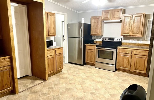 Sulphur House | Nice 3-bedroom home near Lake Charles in Sulphur!