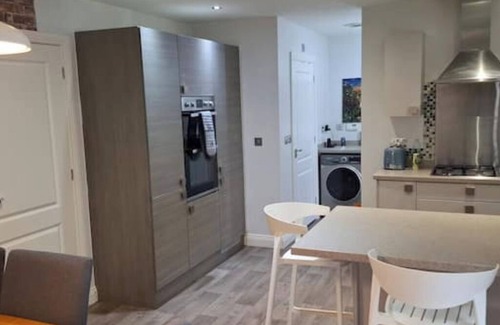 Bolton House | Nice 4 bedroom + Free Parking