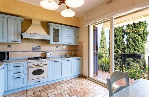 Borghetto Santo Spirito Villa | Nice apartment in villa for 5 guests with A/C, pool, WIFI, terrace, pets allowed and parking