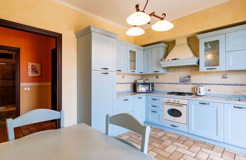 Borghetto Santo Spirito Villa | Nice apartment in villa for 5 guests with A/C, pool, WIFI, terrace, pets allowed and parking