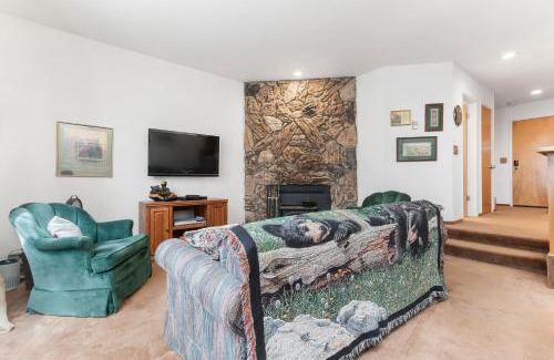 Bear Valley Apartment | Nice All-Season Condo in BV Village - Sundowner 9