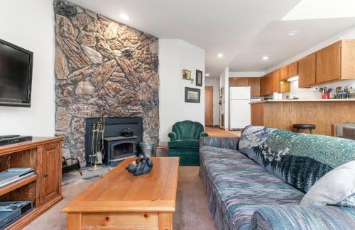 Bear Valley Apartment | Nice All-Season Condo in BV Village - Sundowner 9
