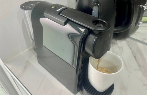 Luton Apartment | Nice and Cosy Large Studio Near Luton Airport!