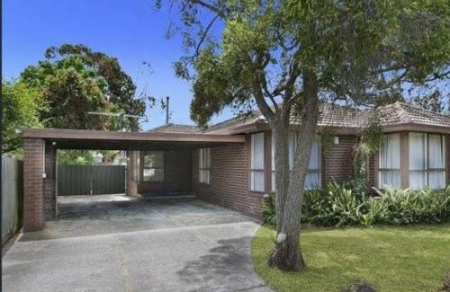 Cranbourne House | Nice and Cozy living Homestay