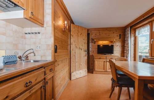 Hollersbach im Pinzgau Apartment | Nice apartment for 20 guests with WIFI, TV, terrace, pets allowed and parking