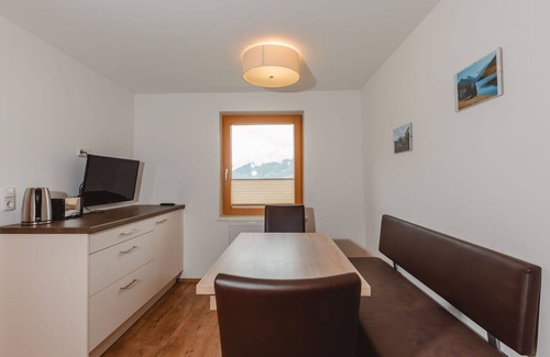 Hollersbach im Pinzgau Apartment | Nice apartment for 20 guests with WIFI, TV, terrace, pets allowed and parking