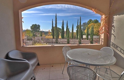 St.-Remy-de-Provence Apartment | Nice Apartment with Terrace in Saint-Remy-de-Provence