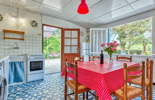 Jau-Dignac-et-Loirac House | Nice apartment in villa for 5 guests with WIFI, TV, terrace and parking