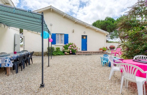 Jau-Dignac-et-Loirac House | Nice apartment in villa for 5 guests with WIFI, TV, terrace and parking
