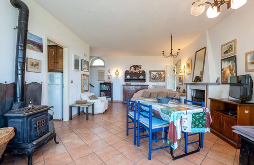 San Damiano dʼAsti Villa | Nice apartment in villa for 5 guests with WIFI, pool, TV, patio and pets allowed