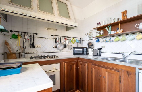 San Damiano dʼAsti Villa | Nice apartment in villa for 5 guests with WIFI, pool, TV, patio and pets allowed