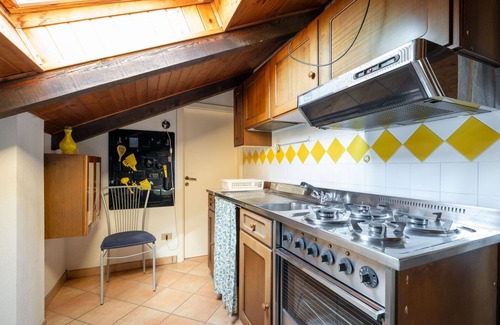 San Damiano dʼAsti Villa | Nice apartment in villa for 5 guests with WIFI, pool, TV, patio and pets allowed