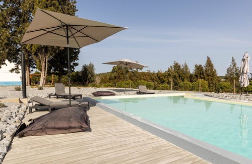Sao Martinho Villa | Nice apartment in villa for 7 guests with A/C, pool, WIFI, TV and terrace