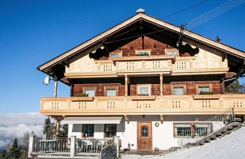Holdernach Villa | Nice apartment in villa for 10 people with WIFI, TV, balcony and pets allowed