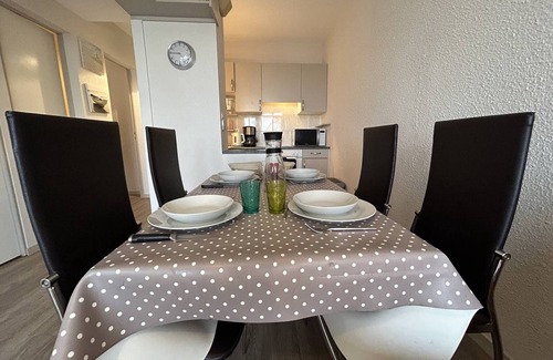 Port District Apartment | Nice apartment 5 min from the sea, 2 bedrooms, parking, balcony, Châtelaillon-Plage