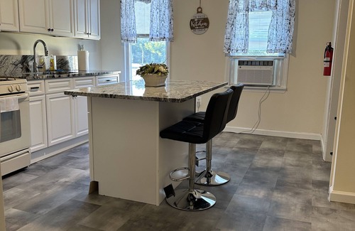 Utica Apartment | Nice Apartment Downtown UticanSecond floor located close night club Varick st