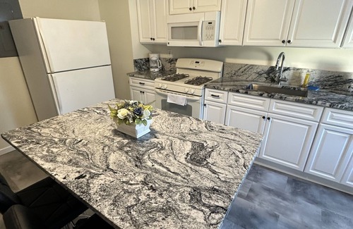 Utica Apartment | Nice Apartment Downtown UticanSecond floor located close night club Varick st