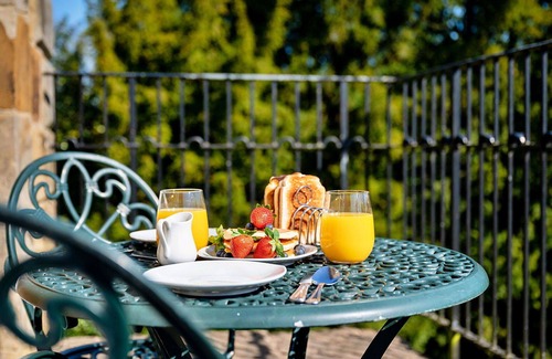 Thirsk Apartment | Nice apartment for 4 guests with WIFI, pool, hot tub and terrace