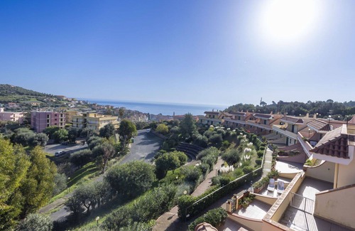 Pantai Apartment | Nice apartment for 6 guests with pool, WIFI, TV, terrace and parking