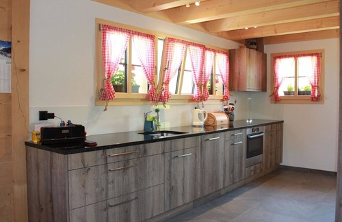 Lenk Apartment | Nice apartment for 10 people with TV and balcony