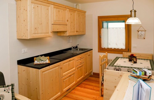 Raveo Apartment | Nice apartment for 3 guests with WIFI, TV, patio, pets allowed and parking