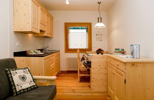 Raveo Apartment | Nice apartment for 3 guests with WIFI, TV, patio, pets allowed and parking