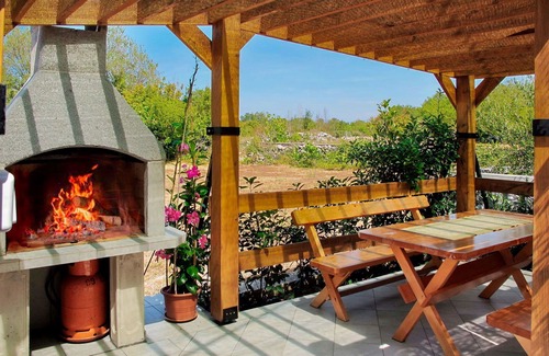 Milohnici Apartment | Nice apartment for 4 guests with A/C, WIFI, TV and terrace