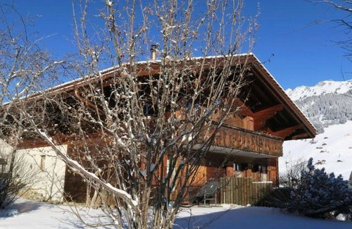 Lauenen Apartment | Nice apartment for 4 guests with WIFI and balcony