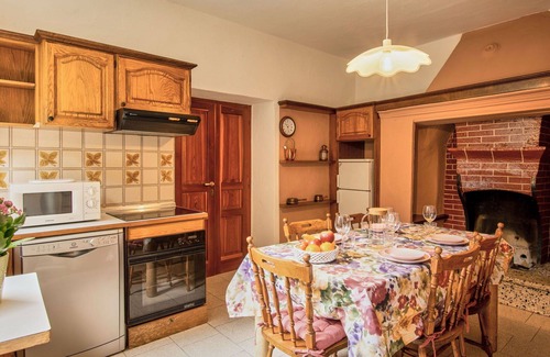 Tavernerio Apartment | Nice apartment for 4 people with WIFI, TV, patio and pets allowed
