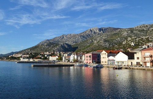 Ribarica Apartment | Nice apartment for 5 guests with pool, WIFI, A/C, TV, terrace, pets allowed and parking