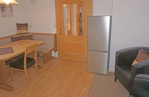Flirsch Apartment | Nice apartment for 5 people with WIFI, TV, patio, pets allowed and parking