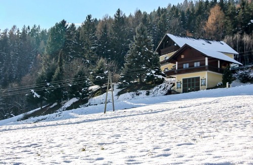 Magdalensberg Apartment | Nice apartment for 5 people with WIFI, pool, hot tub, TV, patio, panoramic view and parking