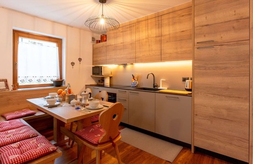 Penia Apartment | Nice apartment for 6 guests with WIFI, TV, patio and pets allowed