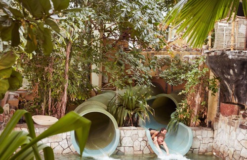 Zeewolde Apartment | Nice apartment for 6 guests with pool, WIFI, hot tub, TV, terrace and parking