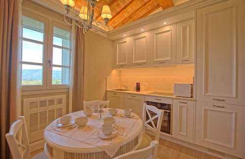 Vinci Apartment | Nice apartment for 6 guests with WIFI, pool, A/C, TV, panoramic view and parking