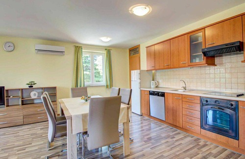 Izola Apartment | Nice apartment for 6 guests with A/C, WIFI, TV, balcony and parking