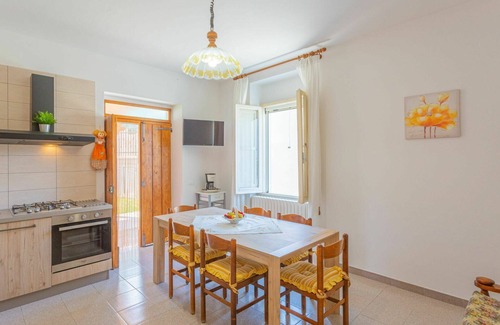 Collecorvino Apartment | Nice apartment for 6 people with private pool, WIFI, A/C, TV, patio, pets allowed and parking