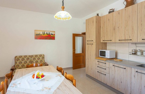 Collecorvino Apartment | Nice apartment for 6 people with private pool, WIFI, A/C, TV, patio, pets allowed and parking