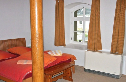 Ilmtal Apartment | Nice apartment for 6 people with TV, patio, pets allowed and parking