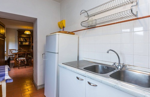 Pescia Apartment | Nice apartment for 6 people with WIFI, pool, TV, patio and pets allowed