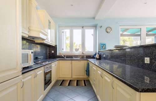 Mali Ston Apartment | Nice apartment for 8 people with A/C, hot tub, WIFI, TV, terrace and parking