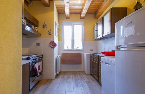 Marliana Apartment | Nice apartment for 8 people with WIFI, pool, TV, terrace and pets allowed