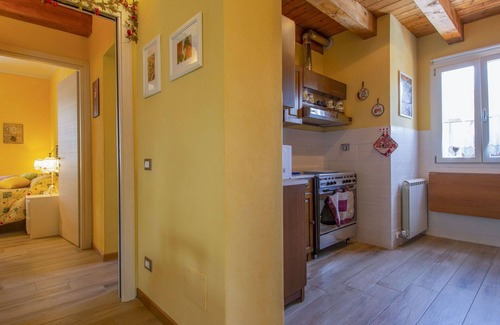 Marliana Apartment | Nice apartment for 8 people with WIFI, pool, TV, terrace and pets allowed