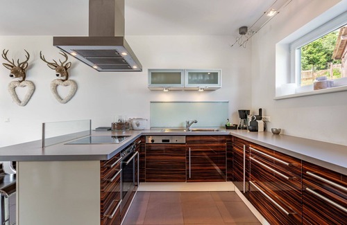 Sankt Urban Apartment | Nice apartment for 6 people with WIFI, TV, terrace, pets allowed and parking